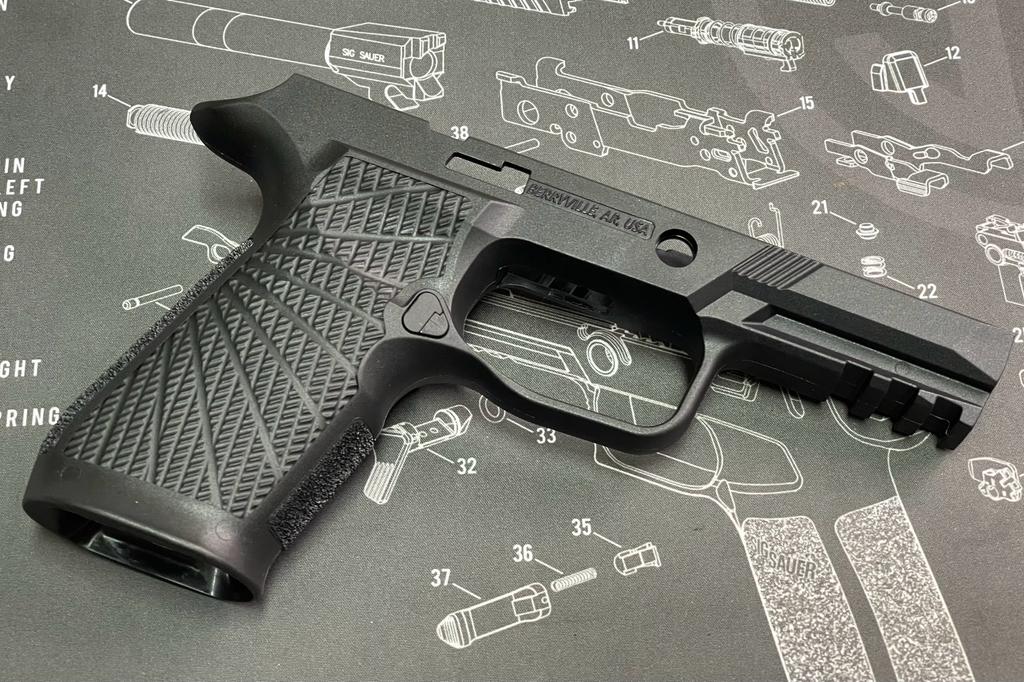 Bomber P320 WC Style POLYMER FRAME FOR SIG / VFC M17/M18 GBB SERIES ( CARRY SIZE ) - BLACK