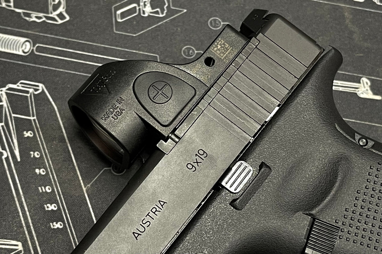 SOTAC SRO style Red Dot sight ( Plastic Nylon Version ) - Black