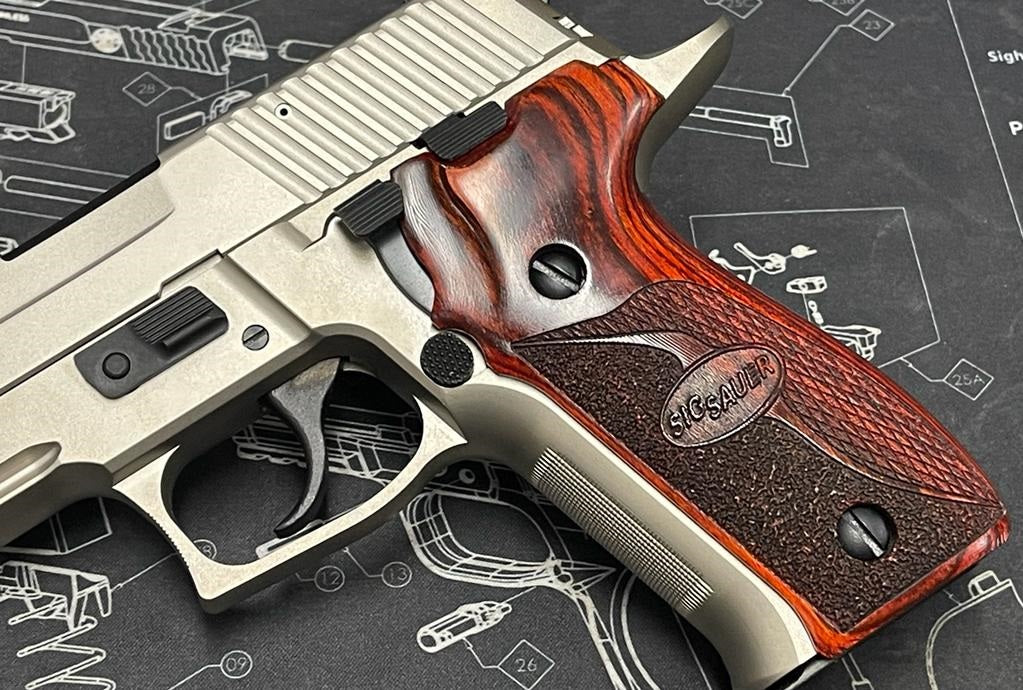 Boomarms Custom - P226 Elite Airsoft GBB - Limited Stainless version **