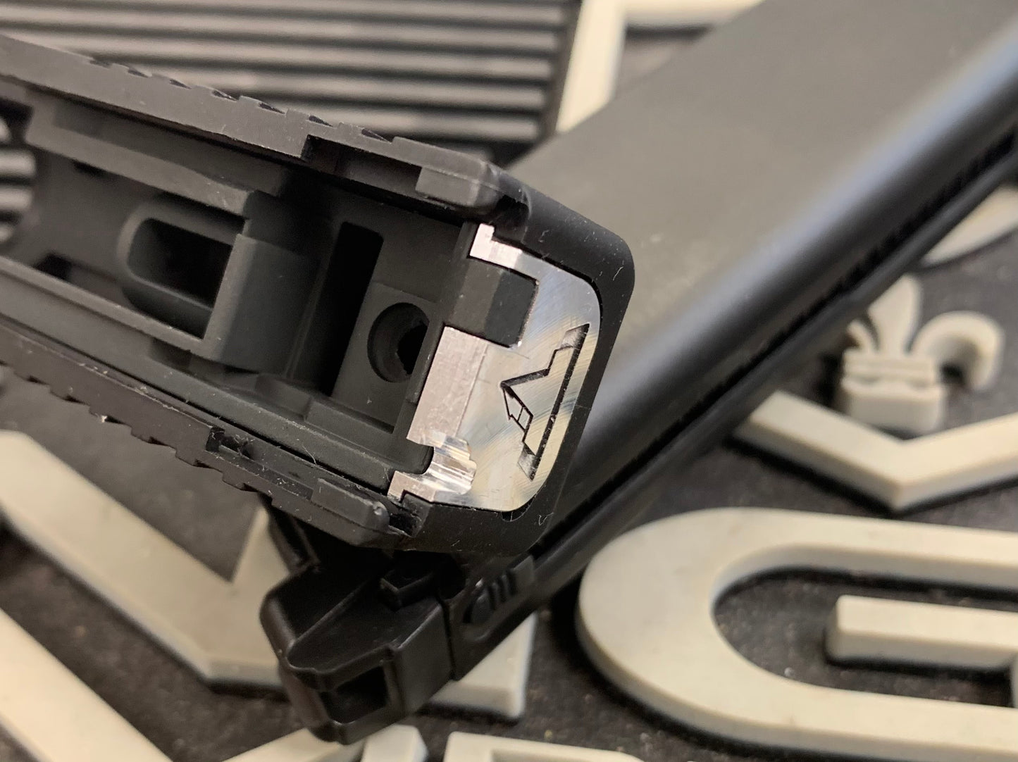 Bomber CNC Aluminum Rear Plate for Marui G-Series Airsoft GBB ( T-Style engraved version ) )