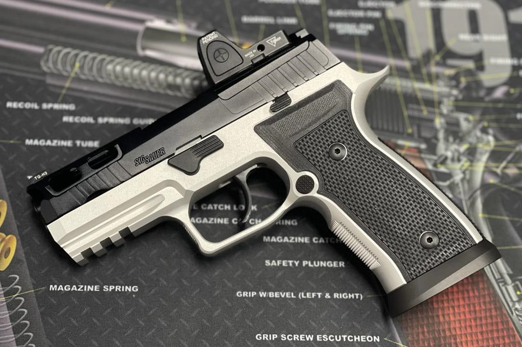 Boomarms Custom - P320 SIG M18 PRO-CUT slide x AXG Lower frame version